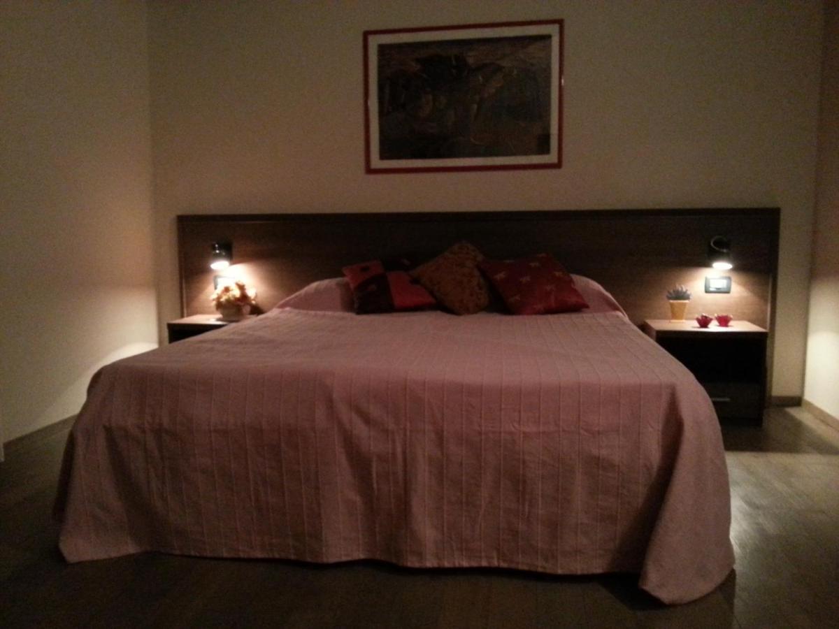 Hotel La Vecchia Reggio Reggio Emilia Phòng bức ảnh
